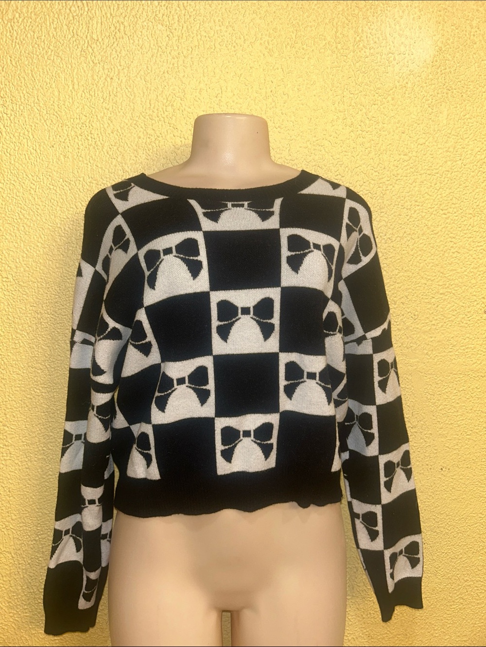 Black and White Bow-Print Women's Sweater Top